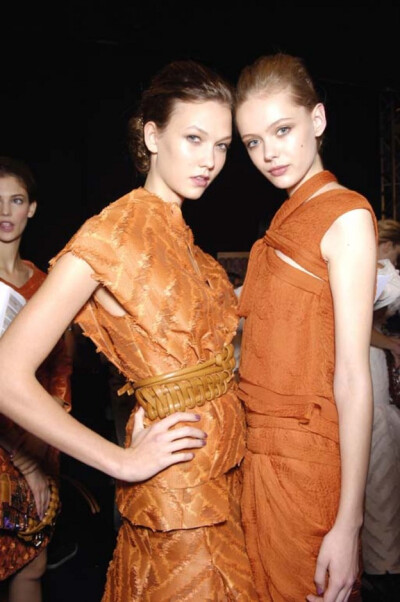 Frida Gustavsson & Karlie Kloss
达达和KK