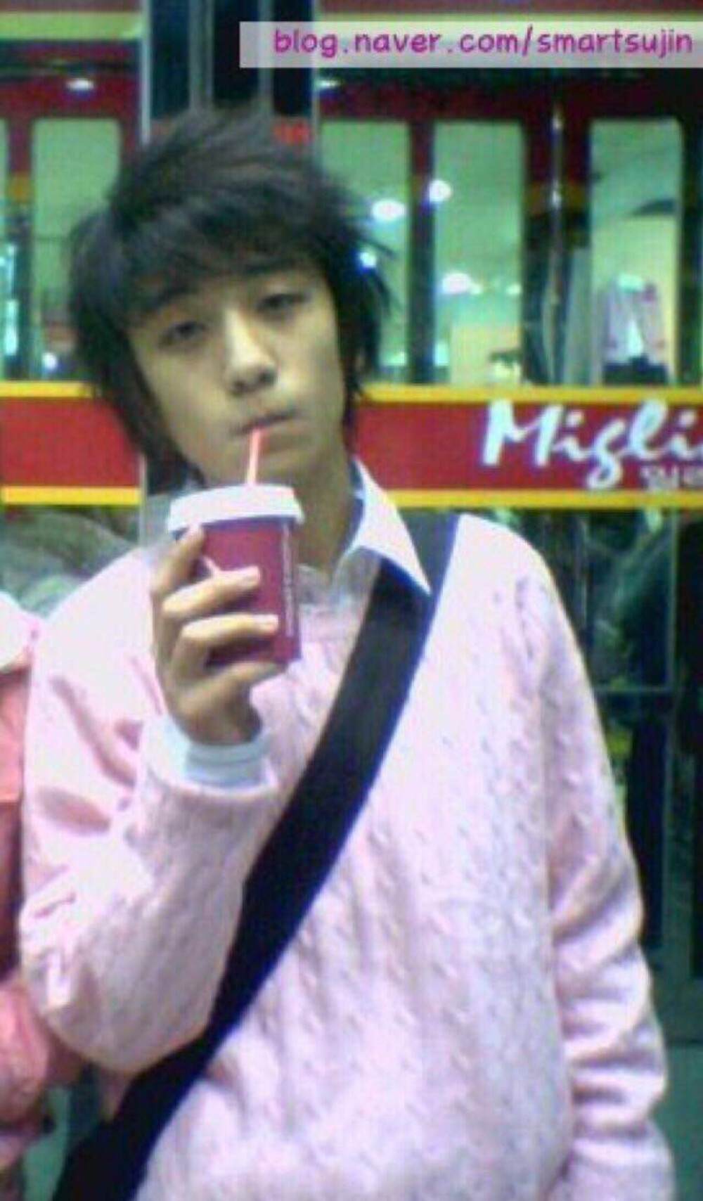 喝奶茶的没睡醒的学弟