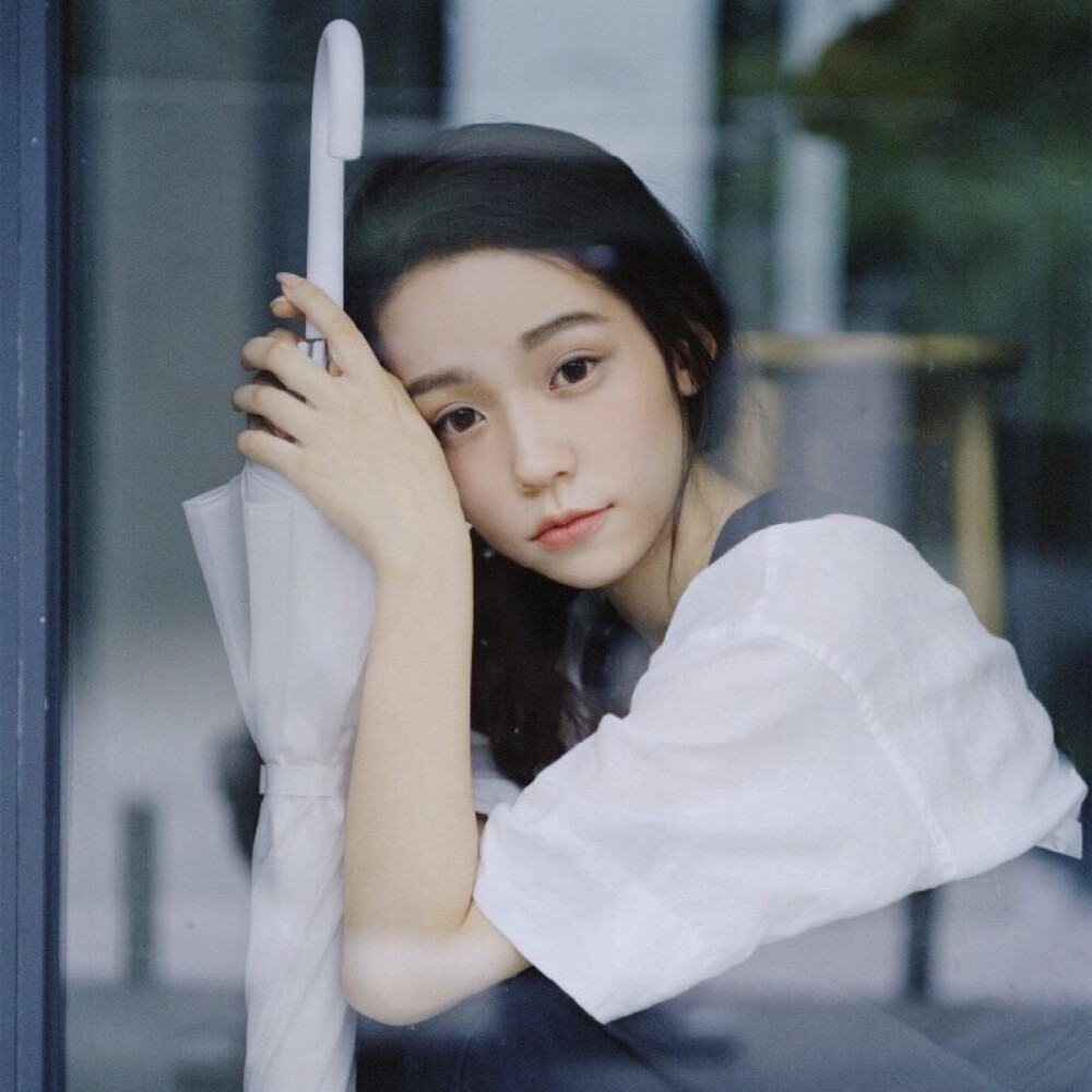 你是午夜误点的乘客 而他偏偏也选了这班车
沈青以 ♡ 女头～
森系 ♡ 清新 ♡ 文艺