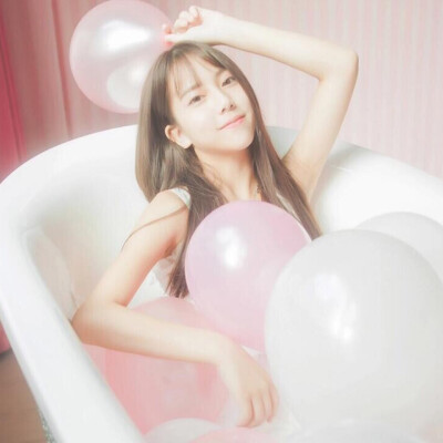 你是午夜误点的乘客 而他偏偏也选了这班车
沈青以 ♡ 女头～
森系 ♡ 清新 ♡ 文艺