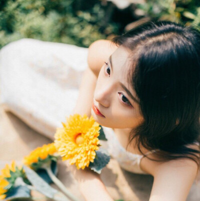 你是午夜误点的乘客 而他偏偏也选了这班车
沈青以 ♡ 女头～
森系 ♡ 清新 ♡ 文艺