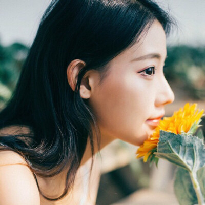 你是午夜误点的乘客 而他偏偏也选了这班车
沈青以 ♡ 女头～
森系 ♡ 清新 ♡ 文艺