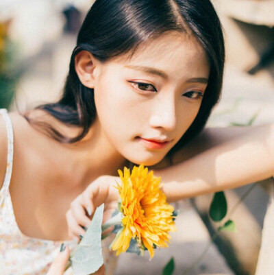 你是午夜误点的乘客 而他偏偏也选了这班车
沈青以 ♡ 女头～
森系 ♡ 清新 ♡ 文艺