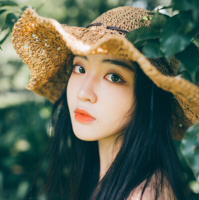 你是午夜误点的乘客 而他偏偏也选了这班车
沈青以 ♡ 女头～
森系 ♡ 清新 ♡ 文艺