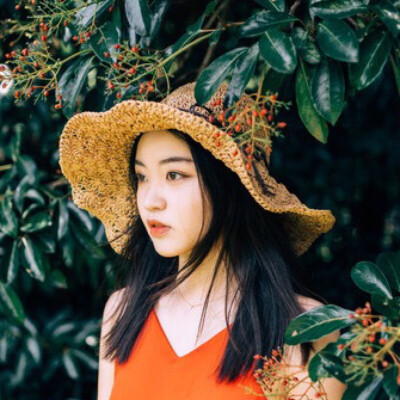 你是午夜误点的乘客 而他偏偏也选了这班车
沈青以 ♡ 女头～
森系 ♡ 清新 ♡ 文艺