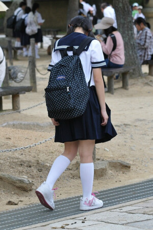 搬运    jk制服   日本摄影师 见水印  通学路上的jk
