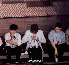 #开度 果然在喜欢的人面前是会失去自理了能力的# EXO 张艺兴 LAY 金钟大 CHEN 朴灿烈 CHANYEOL 边伯贤 BAEKHYUN 都暻秀 D.O. 吴世勋 SEHUN 金珉锡 XIUMIN 金俊勉 SUHO 金钟仁 KAI 一巡 二巡 三巡 演唱会