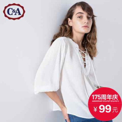 C＆A女式BOHO绑带压纹衬衫复古风 2016新款罩衫CA200177973 http://detail.tmall.com/item.htm?ut_sk=1.VNMq2GzsCaYDAGjaQsskLR0k_12500477_1476276573.Copy.detail&id=538255834671
模特搭配的阔腿裤，看起来整体都…