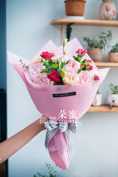 荔枝玫瑰花来，淡淡的花香荔枝味，韩式花束微信524027675