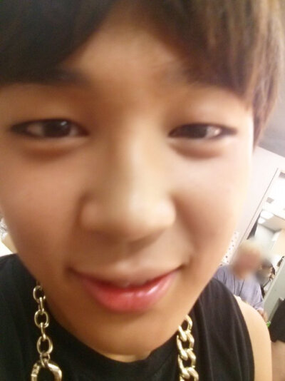 这家伙貌似不是我亲故 #JIMIN生日快乐#