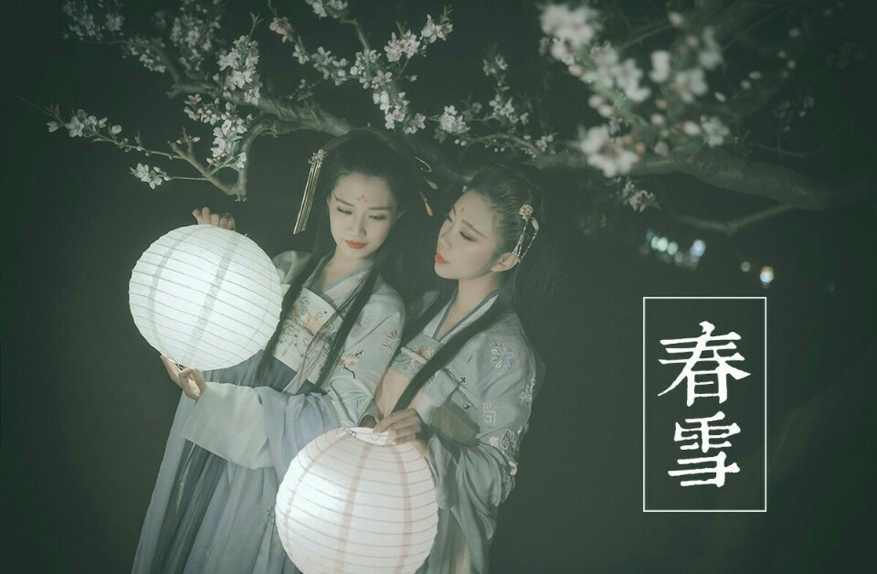 非是东风吹不老，沾衣春风亦可伤。
摄影：松溪大曲
出镜：@胭脂刀_ @阿倩阿倩_
梳妆：@暖玉人家小竹子