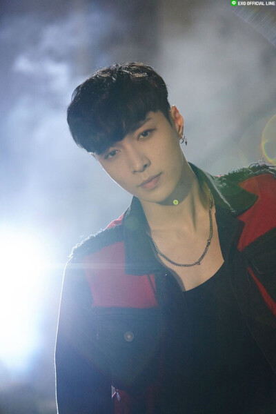 EXO 엑소 LAY 레이 张艺兴