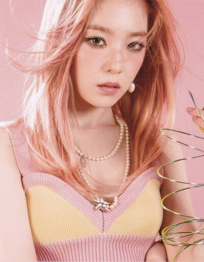 #RedVelvet# Irene裴珠泫 《RussianRoulette》RV官方周边扫图 【我们贝贝美炸天啦！[舔屏]】