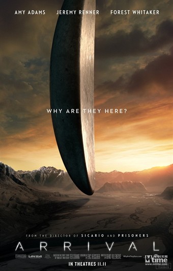 《降临》国际预告海报，根据星云奖以及雨果奖得主、华裔科幻作家姜峯楠的同名短篇小说改编，讲述了外星人飞船来到地球，艾米·亚当斯饰演的语言学家受雇于政府，来与外星人沟通的感故事