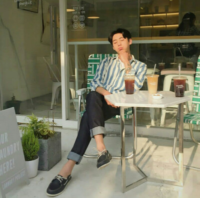 韩国模特shon min ho 孙敏豪 曾出演少女时代成员Tiffany MV heartbreak hotel 男主 Urban Zakapa MV搭档李晟京❤