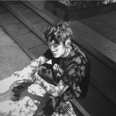 韩国模特shon min ho 孙敏豪 曾出演少女时代成员Tiffany MV heartbreak hotel 男主 Urban Zakapa MV搭档李晟京❤