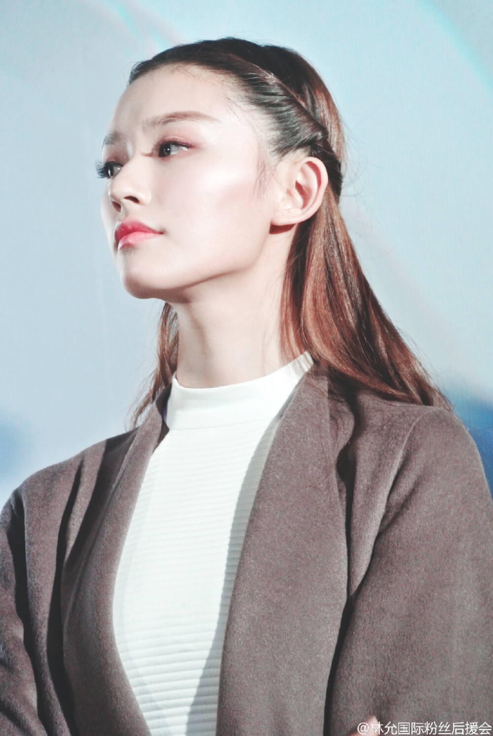 林允爵迹林允今天爵迹正式上映还没看的小伙伴们约起来啦可爱送上小允