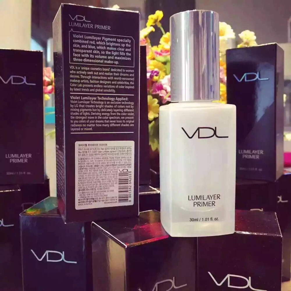 【VDL贝壳提亮液30ml】 隐形毛孔、遮瑕、保湿、提亮、一步到位 ，韩剧女主角拍戏必备 ，贝壳提取成分，增加肌肤丰富感，打造3D立体妆容 上妆后 隐隐的闪光感，满满的水份感 ，立刻呈现光泽饱满肌肤. 清爽不油腻，妆前乳还可以和BB霜混合使用，提亮效果立现 