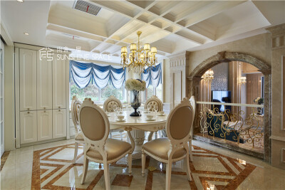 作品】：鸾尾精灵 【地址】：台州仙居 【面积】：360方 【风格】：法式 【项目】：硬装设计 整体软装搭配设计 【设计说明】：五月的巴黎像首诗，浪漫；盛放的鸾尾花像精灵，自由；不可思议的建筑更是悠久历史沉淀，…