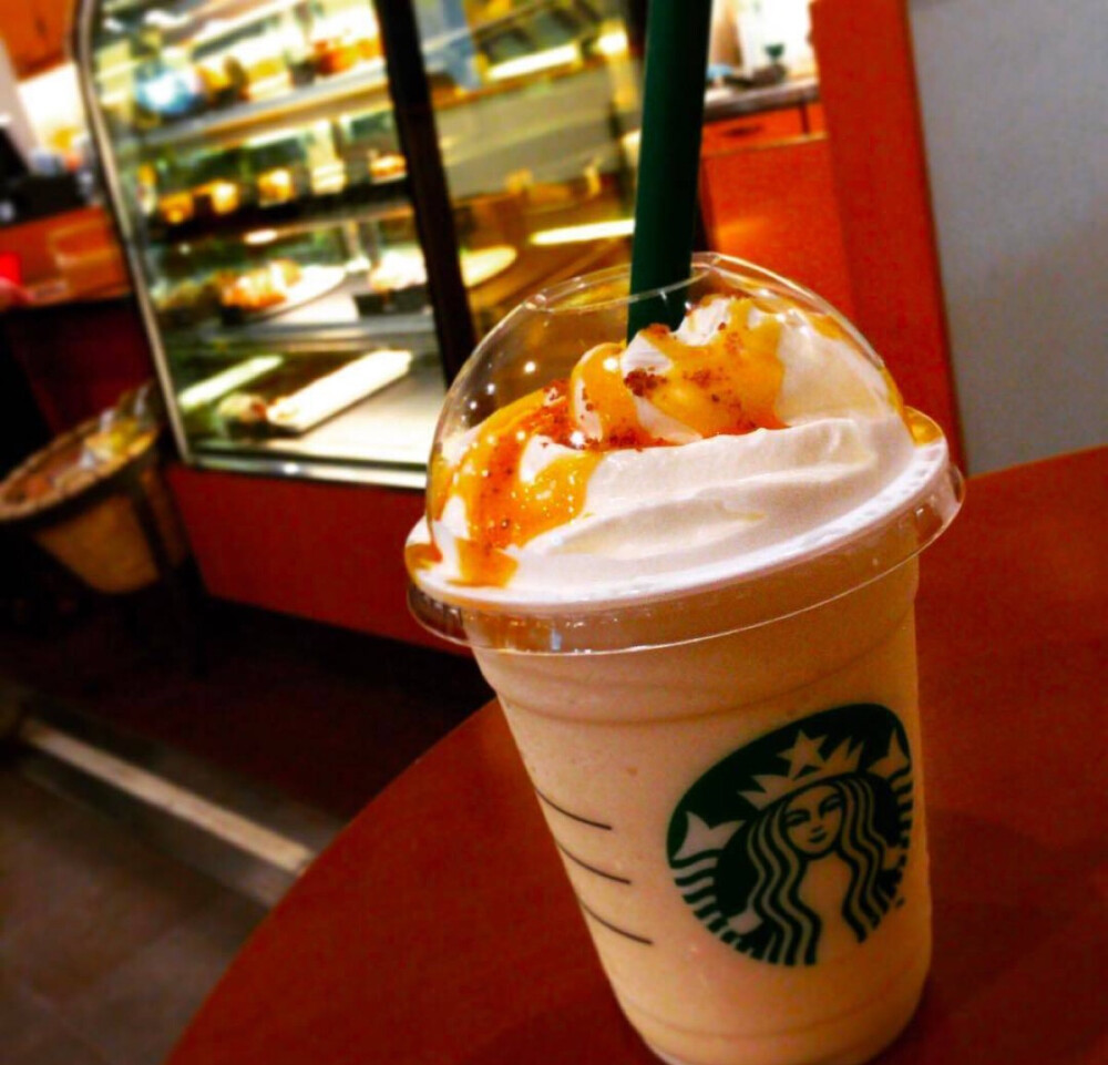 日本星巴克近日推出的蜂蜜焦糖核桃星冰乐