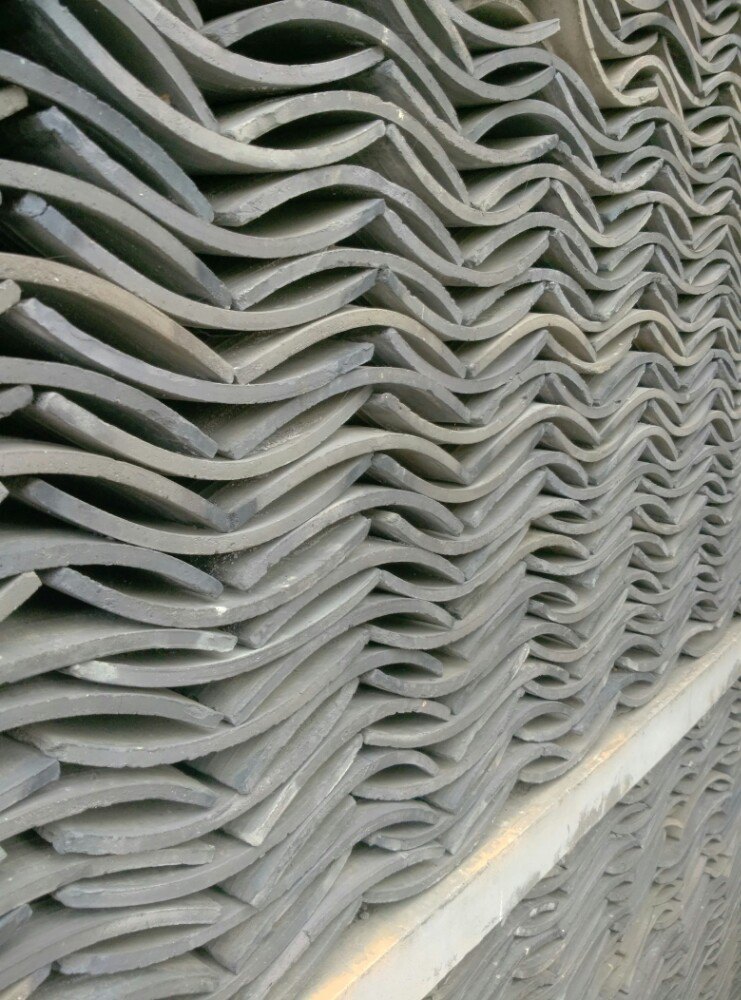 堆叠紧密瓦片墙