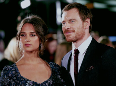 #Michael Fassbender# #Alicia Vikander# 《大洋之间的灯光》首映，发鲨和坎妹简直一对璧人，甜cry！