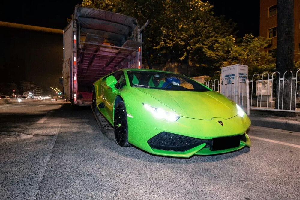 ÅLamborghini 小牛】艺术，设计，写真，特写，旅行，摄影◢超跑，贵族，现代，时尚◢跑车◢街拍，原创，生活，◢意境 ，壁纸，锁屏，酷炫，流行，青年，欧美，◢侵删↣ ...♛by.艾莉薇儿*