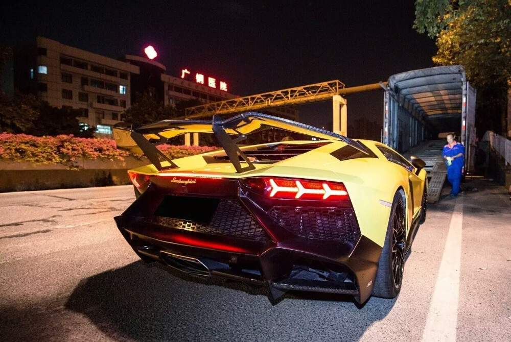 Lamborghini Aventador*SV‘超跑睁眼’【】艺术，设计，写真，特写，旅行，摄影◢超跑，贵族，现代，时尚◢跑车◢街拍，原创，生活，◢意境 ，壁纸，锁屏，酷炫，流行，青年，欧美，◢侵删↣ ...♛by.艾莉薇儿*