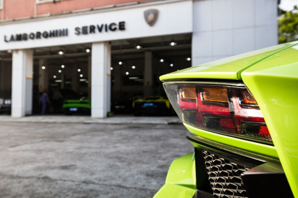 Lamborghini Aventador*SV‘超跑睁眼’【】艺术，设计，写真，特写，旅行，摄影◢超跑，贵族，现代，时尚◢跑车◢街拍，原创，生活，◢意境 ，壁纸，锁屏，酷炫，流行，青年，欧美，◢侵删↣ ...♛by.艾莉薇儿*