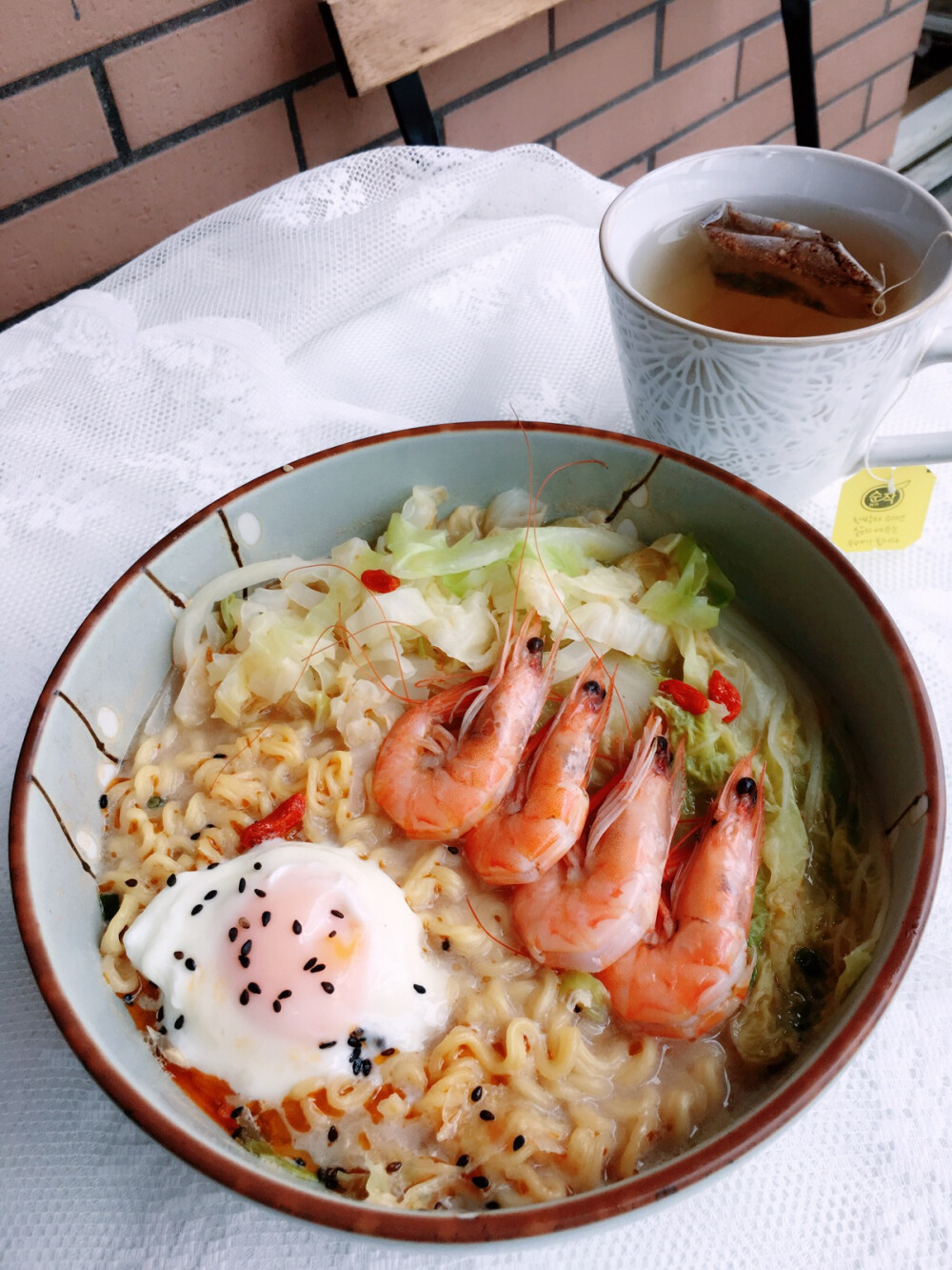 brunch，日式拉面配玉米须茶