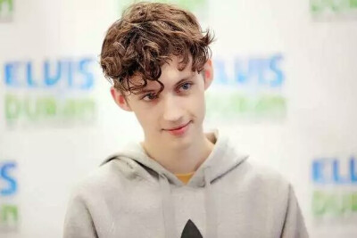 Troye Sivan 戳爷