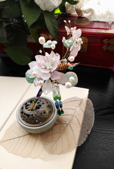 散花簪屋【鱼戏莲】库存老粉晶花瓣大荷花簪 纯手作