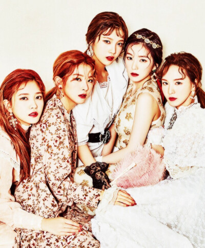 IRENE 裴珠泫 SEULQI 姜涩琪 JOY 朴秀荣 YERI 金艺琳 WENDY 孙承欢 REDVEIVET