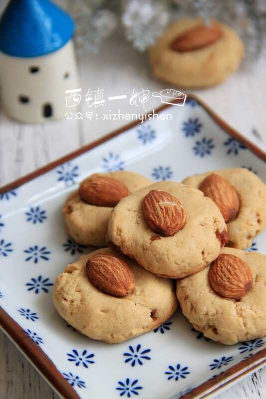 西镇一婶的甜品笔记---红糖杏仁饼。都是婶子业余时间自己做的呦，每一种都有详细的图文制作过程。 感兴趣的同学可以搜索微信公众号“西镇一婶趣活堂”或“xizhenyishen”查看~