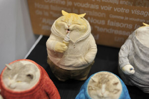 日本雕塑家 Masaki Tak 的黏土作品，这群快乐的肥喵，可爱。