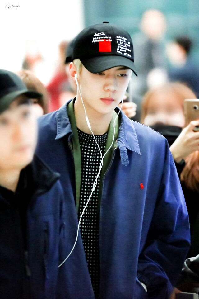 吴世勋SEHUN 20161014 仁川机场到达 行走的画报