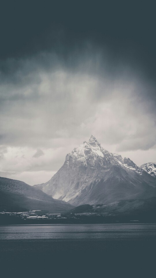 陰鬱黑白灰壁紙風景