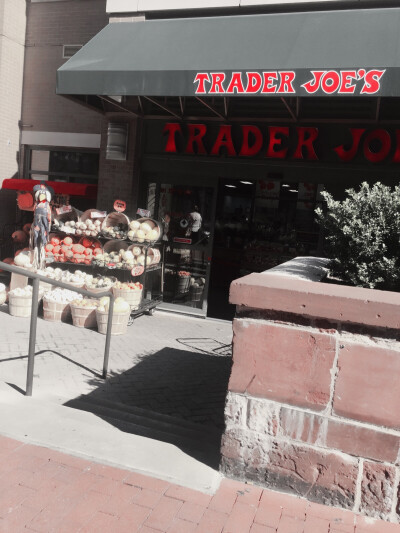 化妆品什么的吸引力还不如Trader Joe's的黄油饼干让我着迷，哈哈哈哈