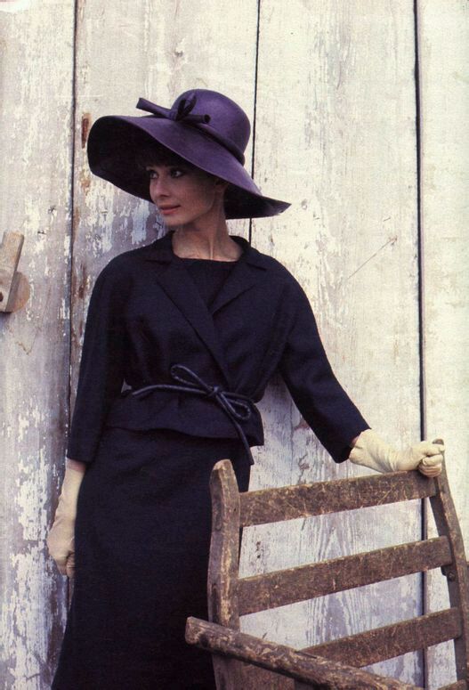 奥黛丽·赫本（Audrey Hepburn），1929年5月4日出生于比利时布鲁塞尔，英国电影和舞台剧女演员。代表作《罗马假日》《龙凤配》《蒂凡尼的早餐》《甜姐儿》《窈窕淑女》