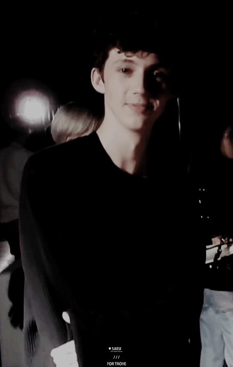#Troye Sivan 戳爷
☜