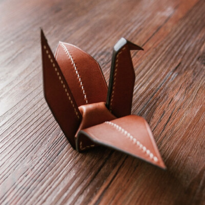边角皮料“折”一只小“纸”鹤