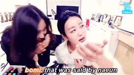 [禁二]尹普美Bomi，1993年8月13日出生于韩国京畿道水原市，韩国女歌手、主持人，女子演唱组合Apink成员。