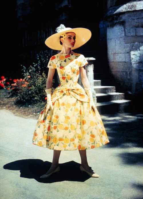 奥黛丽·赫本（Audrey Hepburn），1929年5月4日出生于比利时布鲁塞尔，英国电影和舞台剧女演员。代表作《罗马假日》《龙凤配》《蒂凡尼的早餐》《甜姐儿》《窈窕淑女》