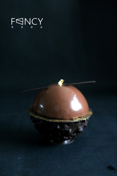 梵希甜品 巧克力焦糖蛋糕 脆皮与镜面的完美结合