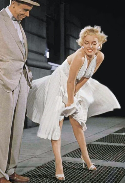 玛丽莲·梦露（Marilyn Monroe，1926-1962），1926年6月1日出生在加利福尼亚州洛杉矶市，美国女演员。代表作《热情似火》《七年之痒》《乱点鸳鸯谱》《游龙戏凤》《巴士站》