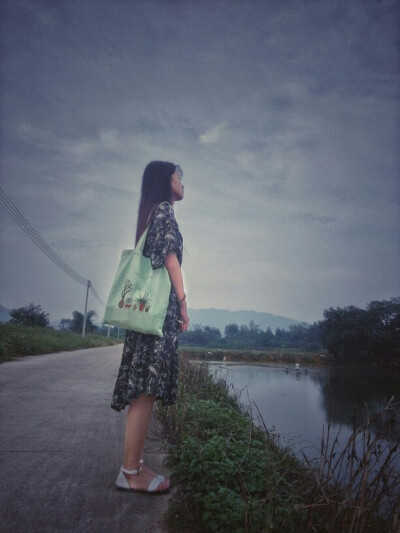 我生君未生，君生我已老；我离君天涯，君离我海角。