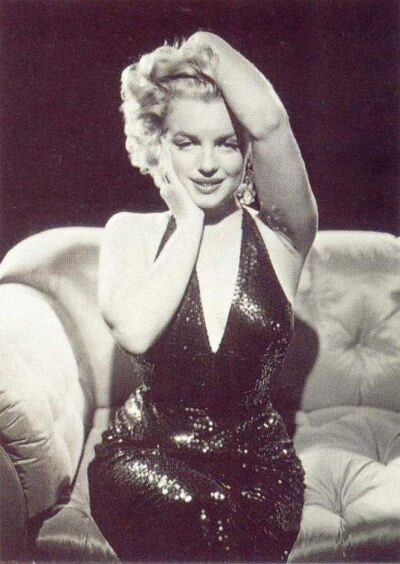 玛丽莲·梦露（Marilyn Monroe，1926-1962），1926年6月1日出生在加利福尼亚州洛杉矶市，美国女演员。代表作《热情似火》《七年之痒》《乱点鸳鸯谱》《游龙戏凤》《巴士站》