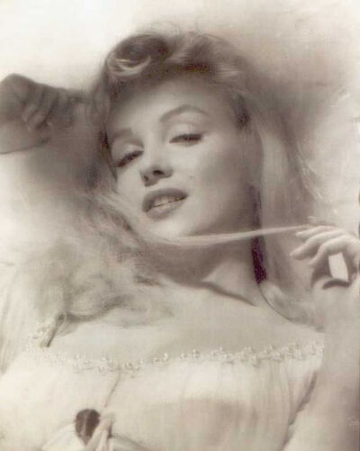 玛丽莲·梦露（Marilyn Monroe，1926-1962），1926年6月1日出生在加利福尼亚州洛杉矶市，美国女演员。代表作《热情似火》《七年之痒》《乱点鸳鸯谱》《游龙戏凤》《巴士站》