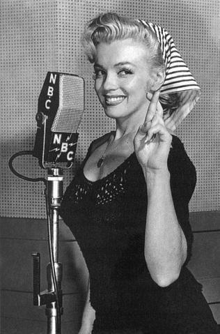 玛丽莲·梦露（Marilyn Monroe，1926-1962），1926年6月1日出生在加利福尼亚州洛杉矶市，美国女演员。代表作《热情似火》《七年之痒》《乱点鸳鸯谱》《游龙戏凤》《巴士站》