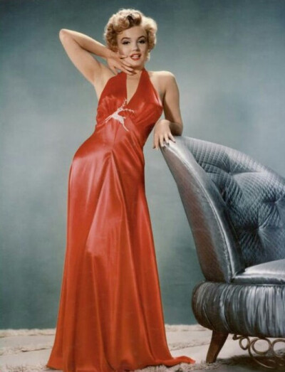 玛丽莲·梦露（Marilyn Monroe，1926-1962），1926年6月1日出生在加利福尼亚州洛杉矶市，美国女演员。代表作《热情似火》《七年之痒》《乱点鸳鸯谱》《游龙戏凤》《巴士站》